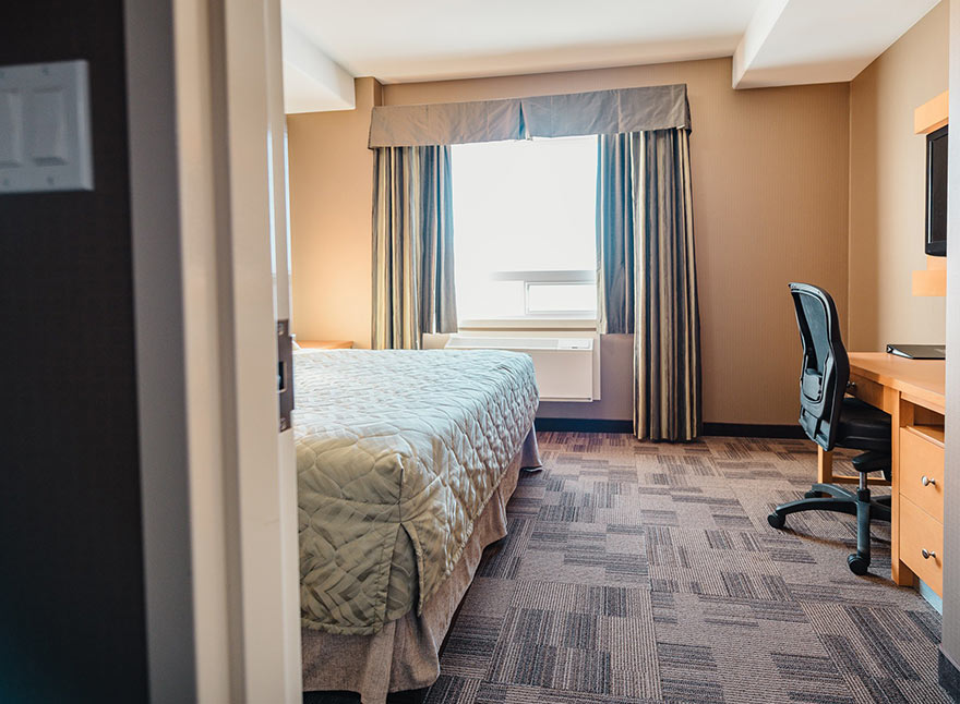 Executive King Kitchen 8