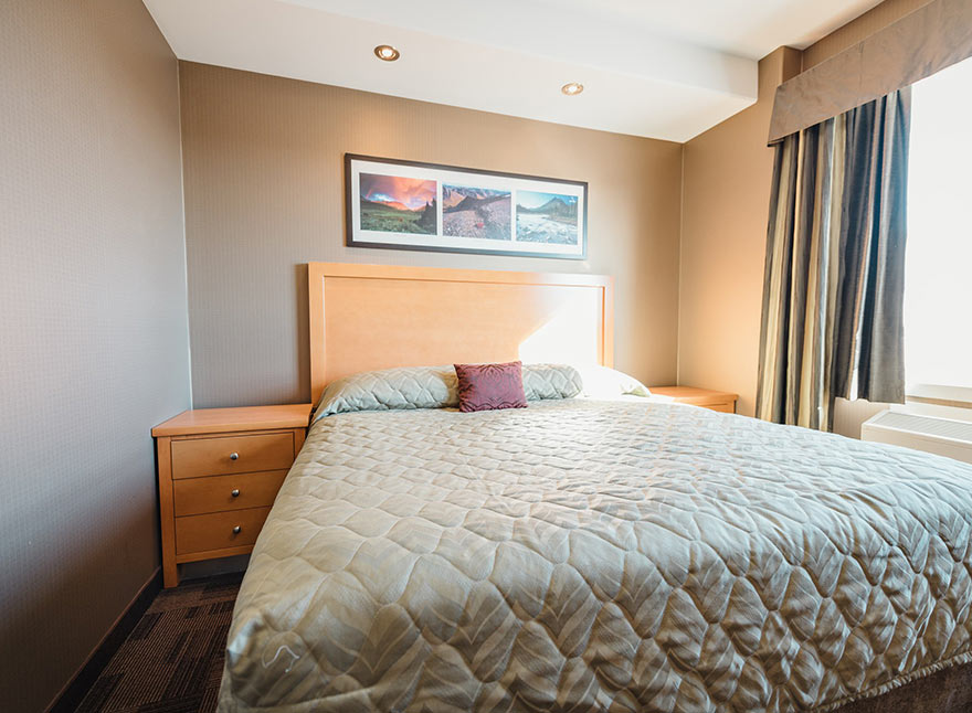 Executive King Kitchen 9